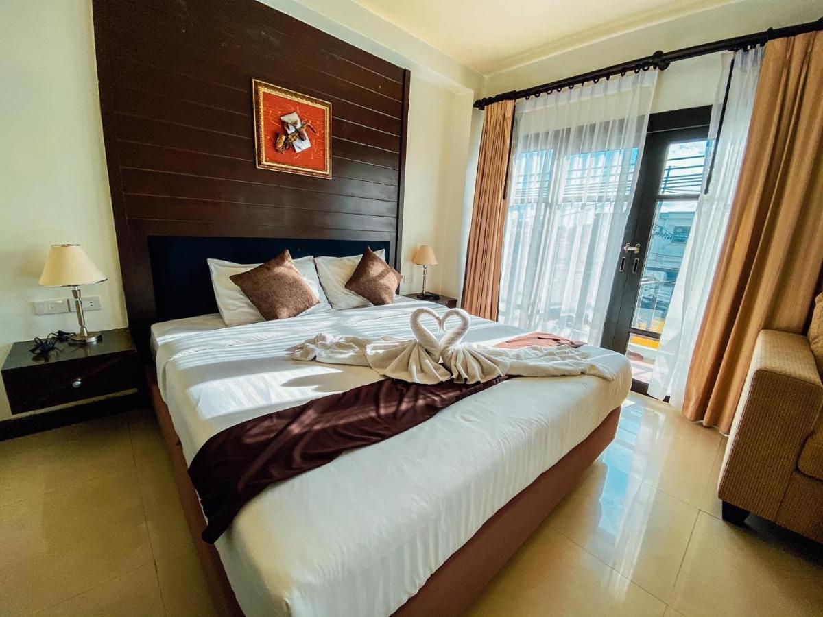 Enjoy'S Beach House & Cafe' Ban Karon Екстер'єр фото