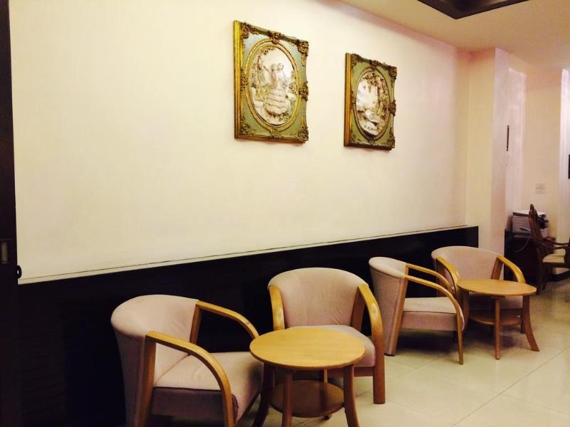 Enjoy'S Beach House & Cafe' Ban Karon Екстер'єр фото
