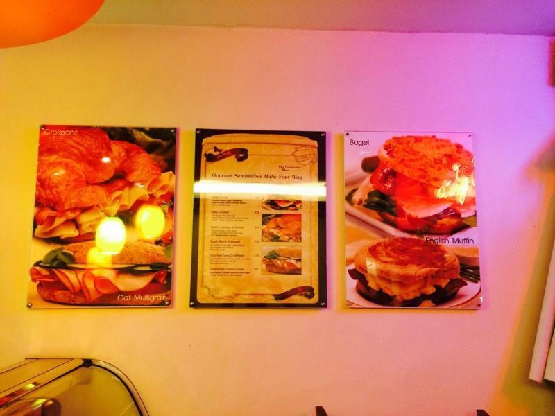 Enjoy'S Beach House & Cafe' Ban Karon Екстер'єр фото