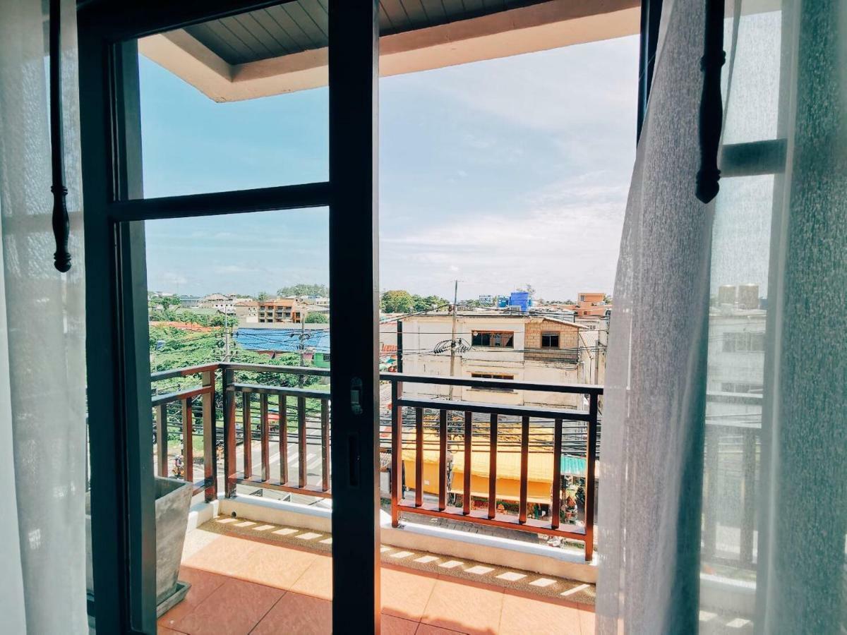 Enjoy'S Beach House & Cafe' Ban Karon Екстер'єр фото