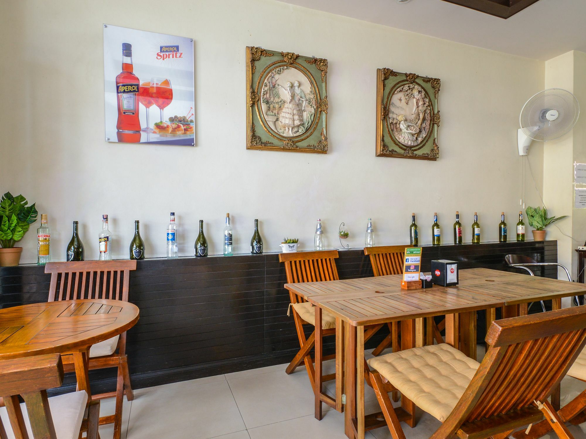 Enjoy'S Beach House & Cafe' Ban Karon Екстер'єр фото