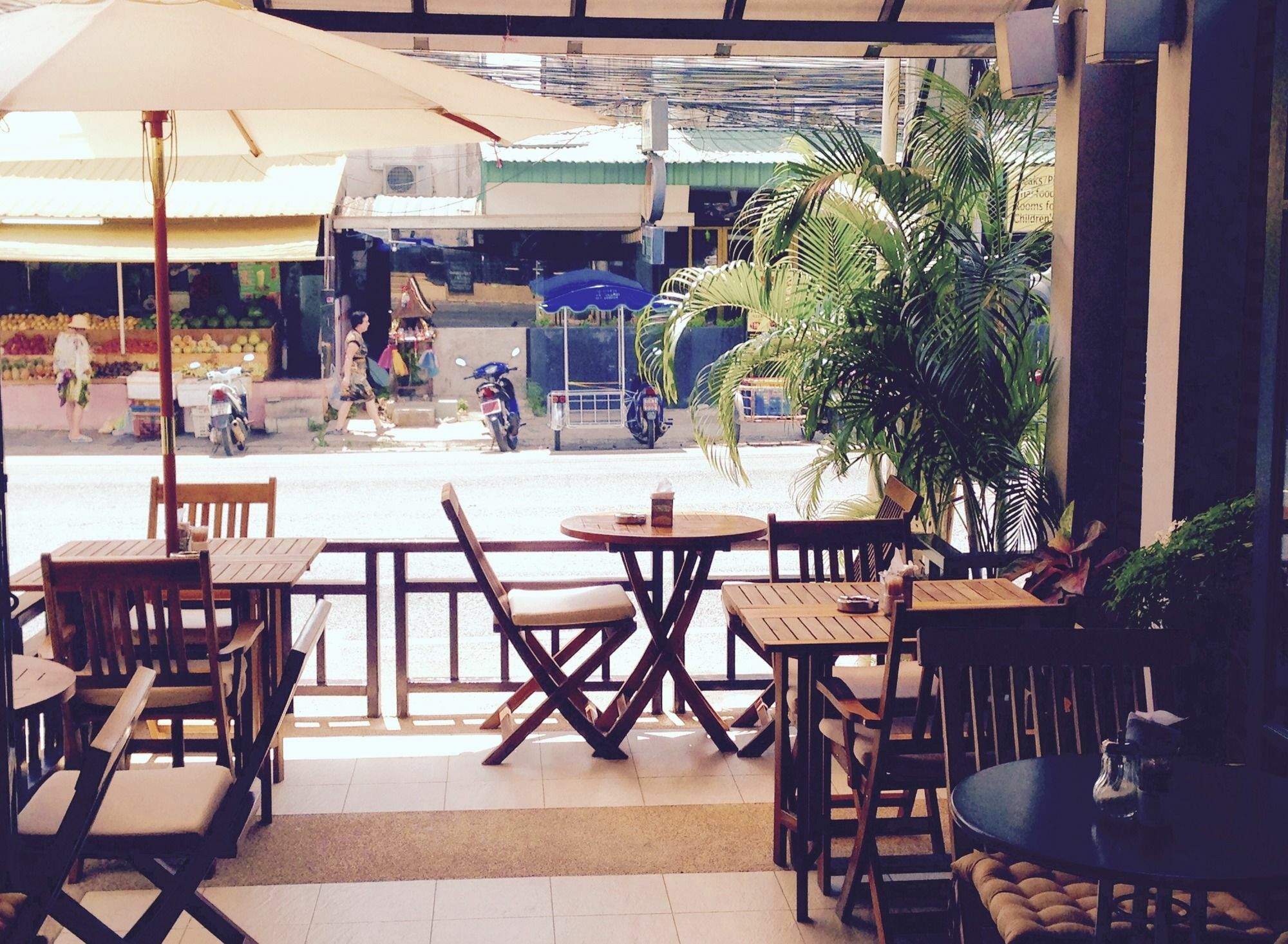Enjoy'S Beach House & Cafe' Ban Karon Екстер'єр фото