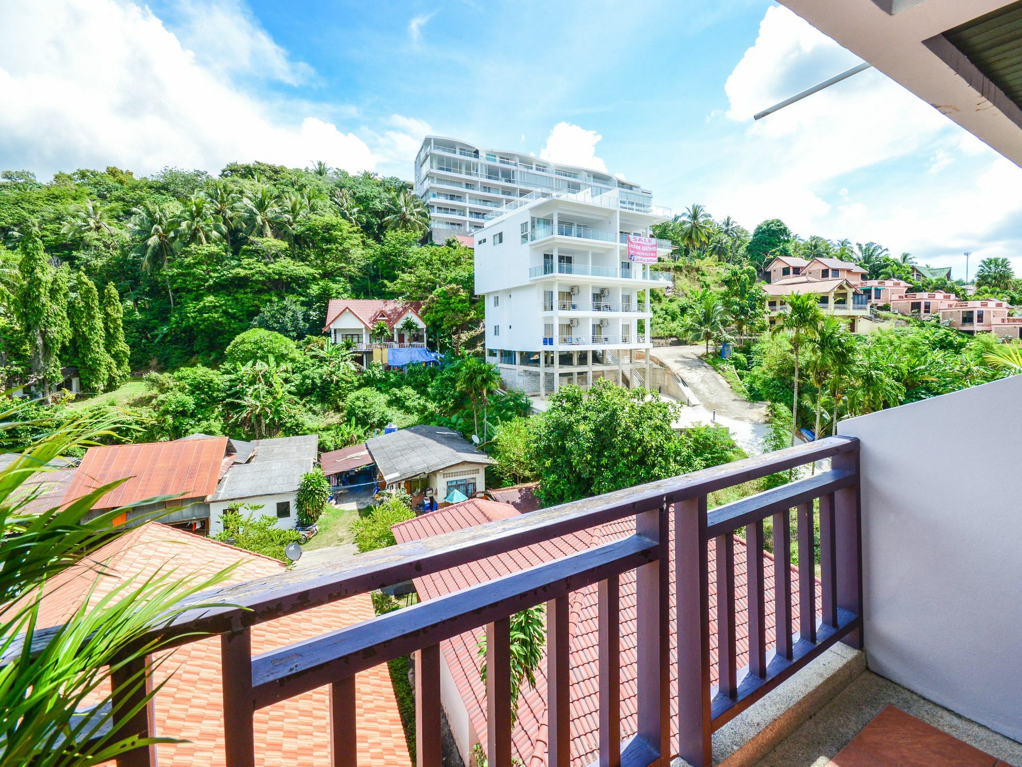 Enjoy'S Beach House & Cafe' Ban Karon Екстер'єр фото