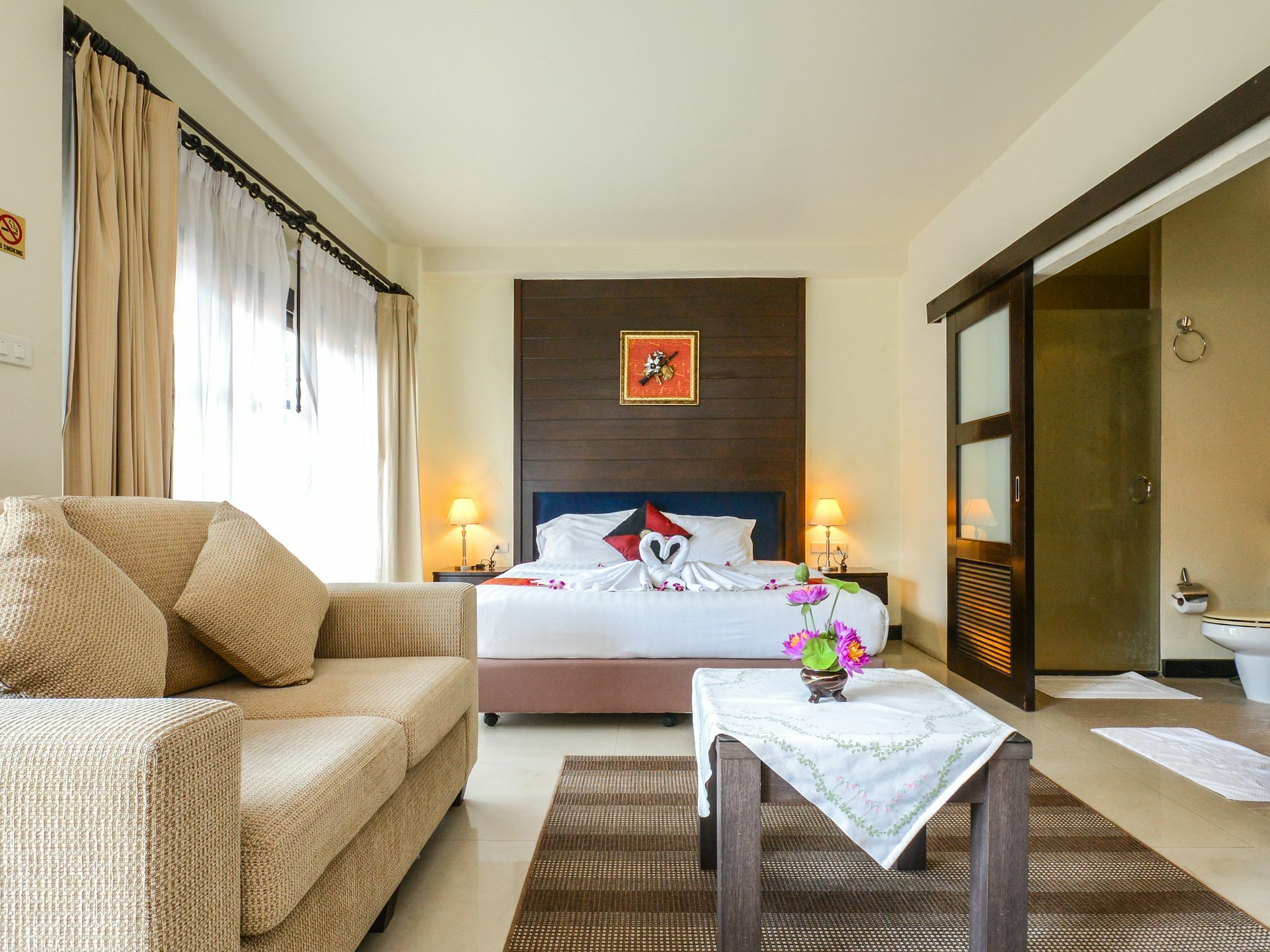 Enjoy'S Beach House & Cafe' Ban Karon Екстер'єр фото