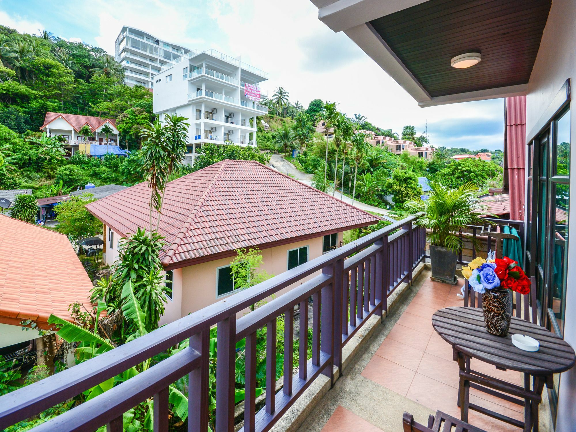 Enjoy'S Beach House & Cafe' Ban Karon Екстер'єр фото