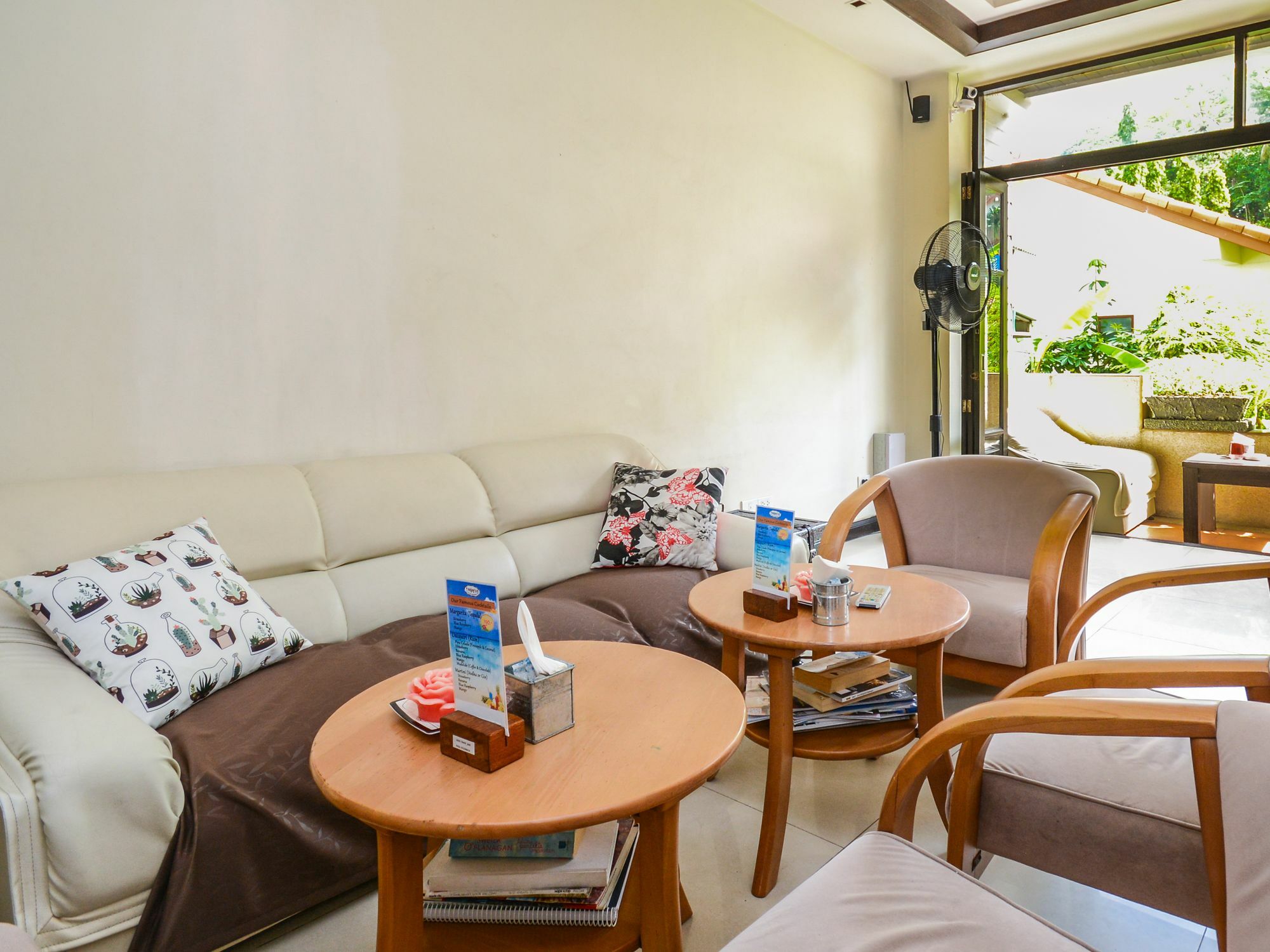 Enjoy'S Beach House & Cafe' Ban Karon Екстер'єр фото