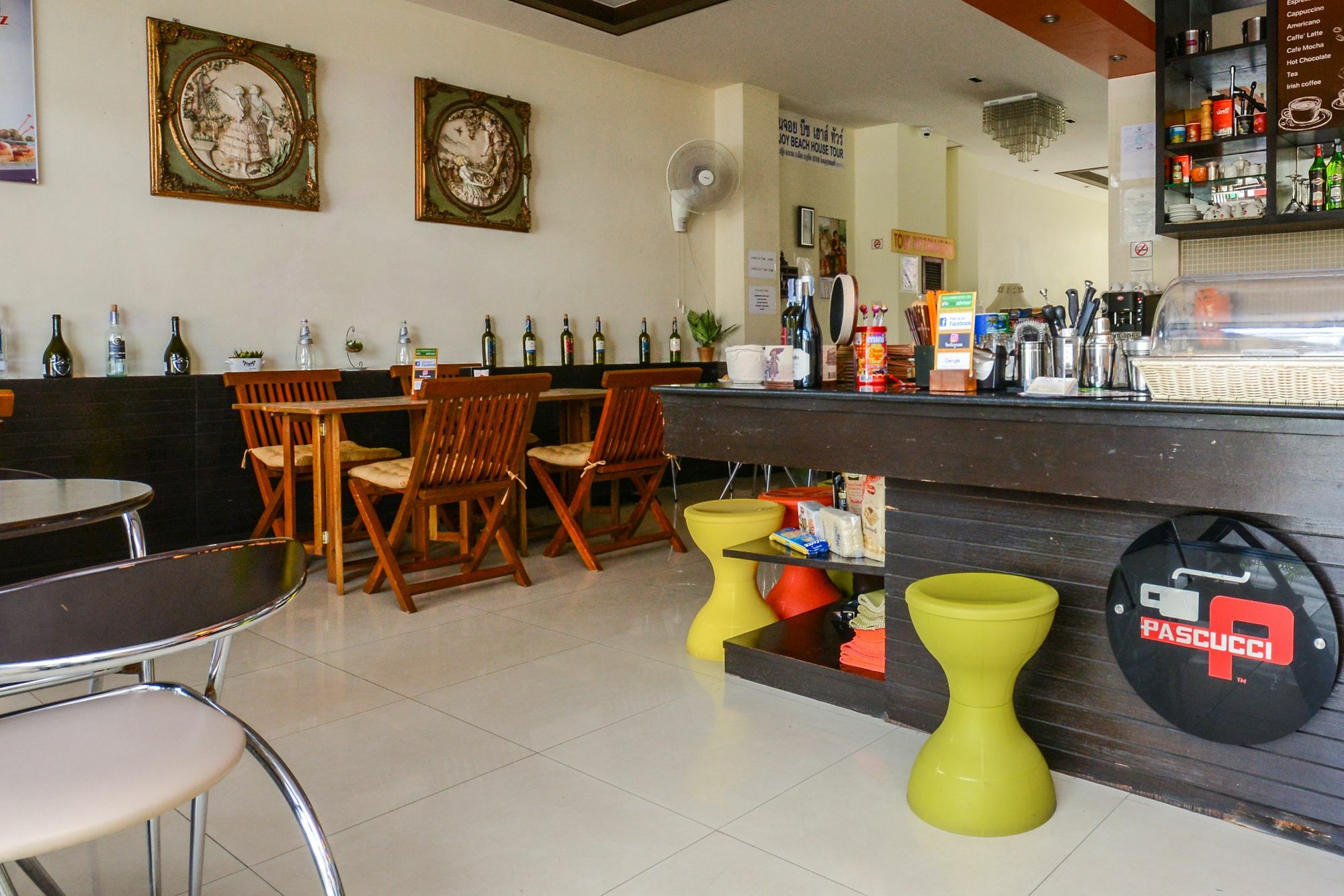 Enjoy'S Beach House & Cafe' Ban Karon Екстер'єр фото