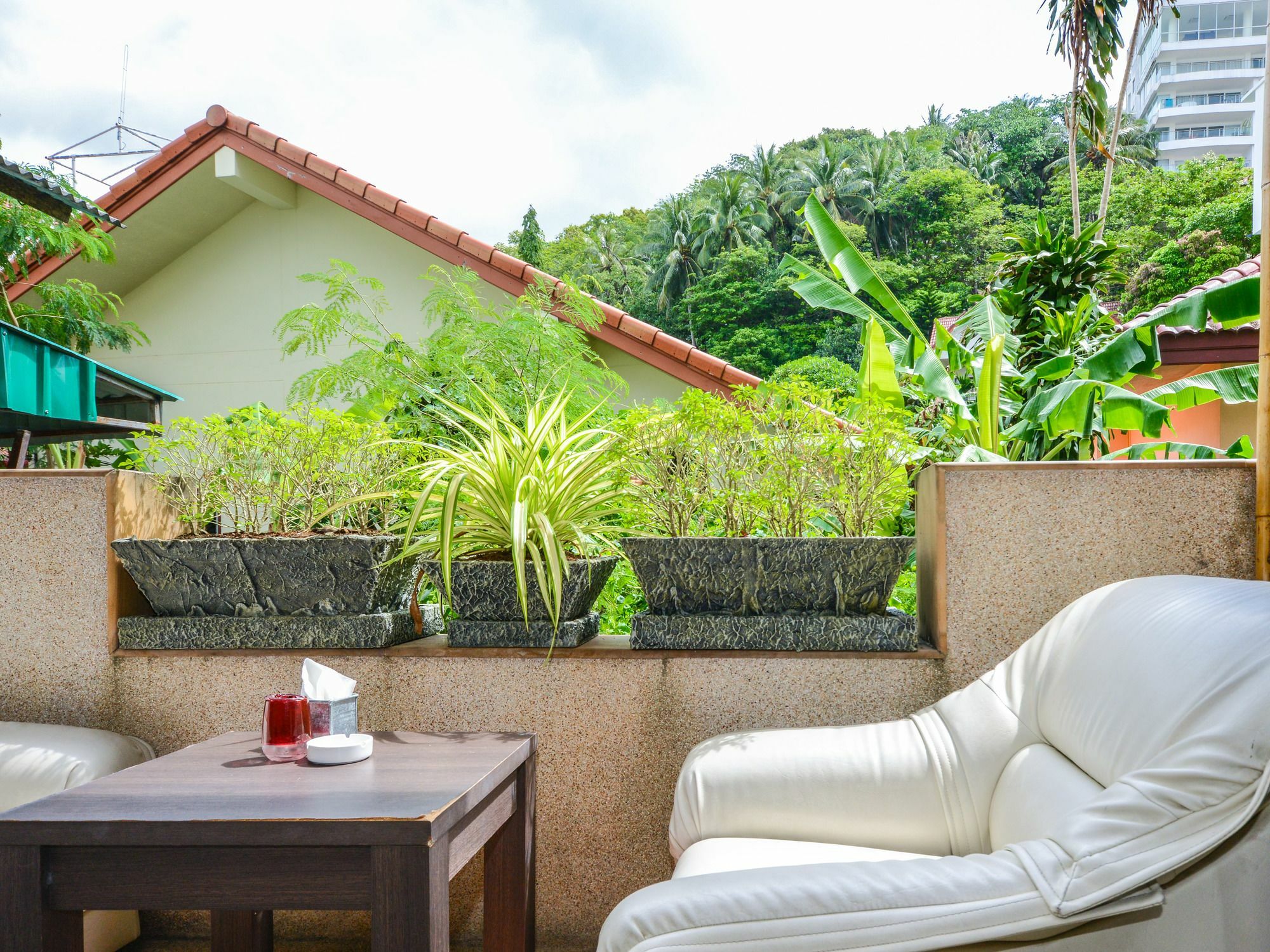 Enjoy'S Beach House & Cafe' Ban Karon Екстер'єр фото